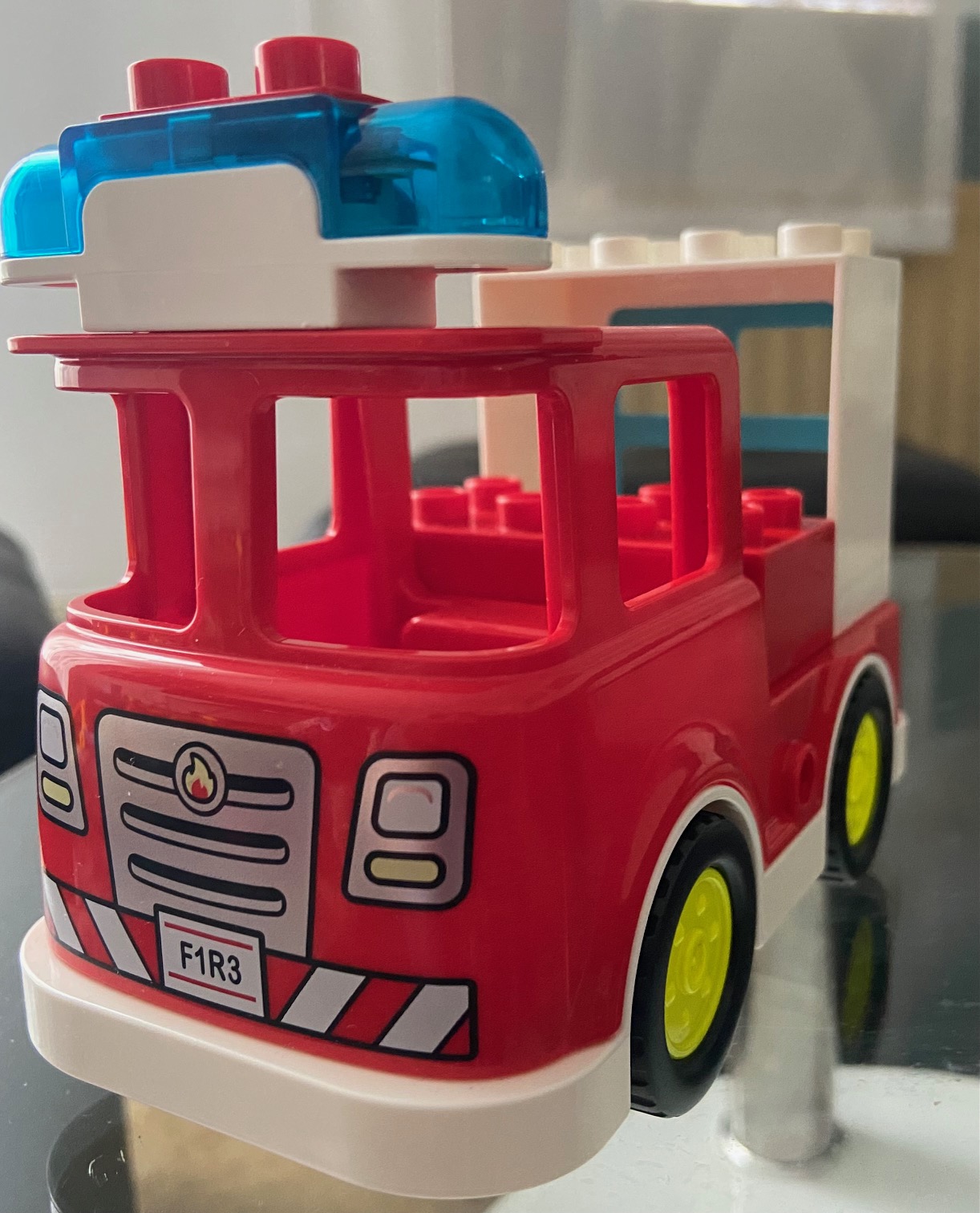 das gezeigte Bild geh�rt nicht zum Fuhrpark der Feuerwehr. 